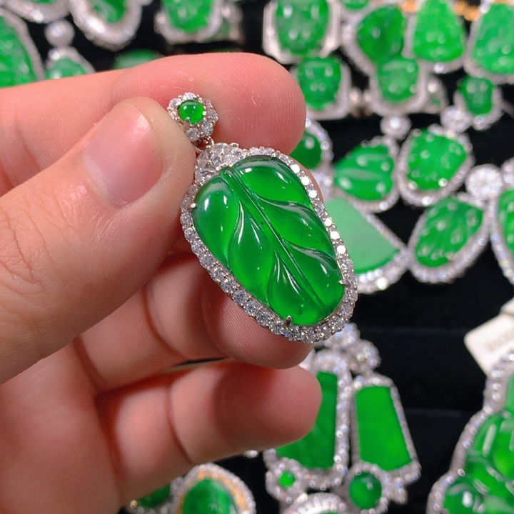 翡翠颈饰银S925镶嵌叶子