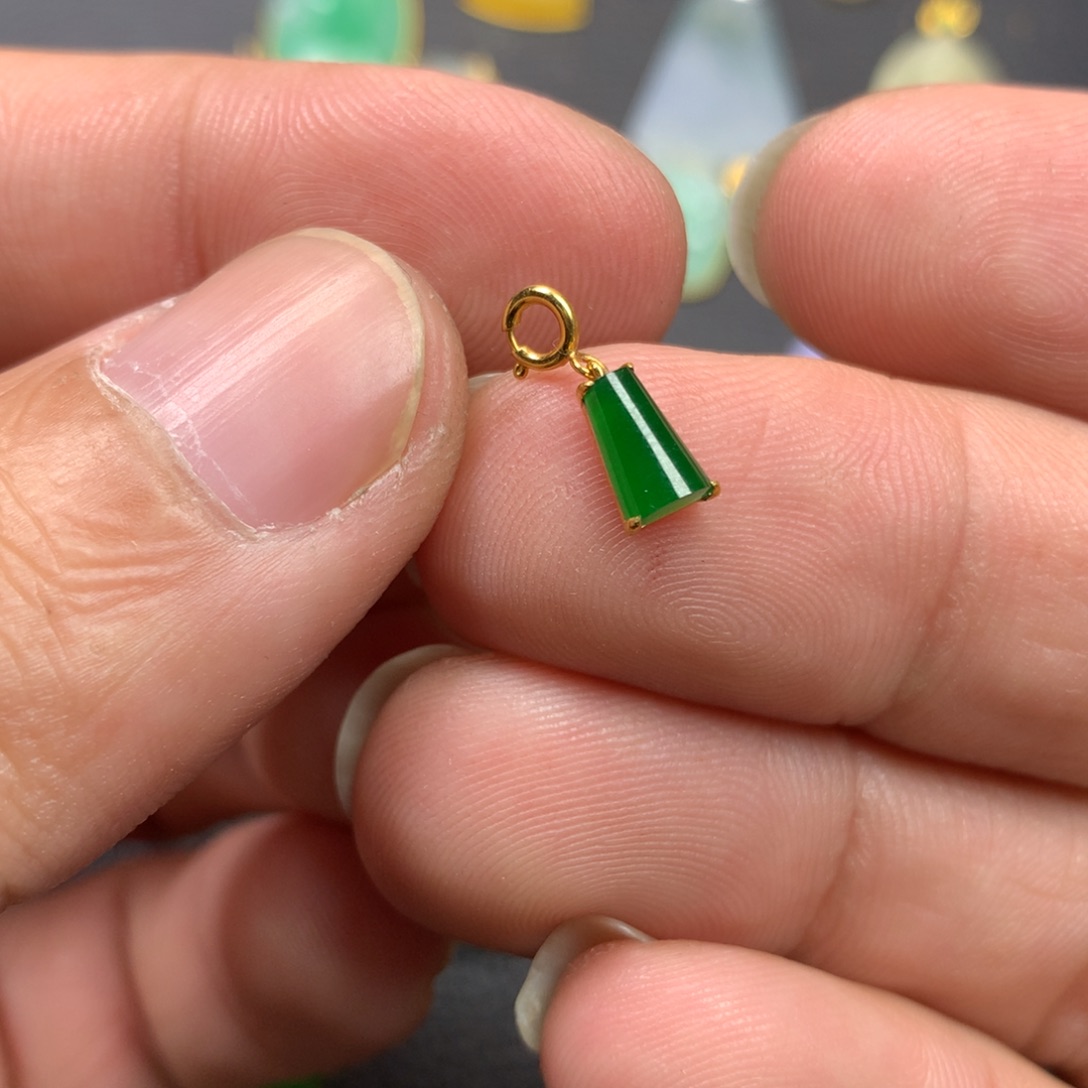 【闪购商品】颈饰18K金镶嵌翡翠翡翠
