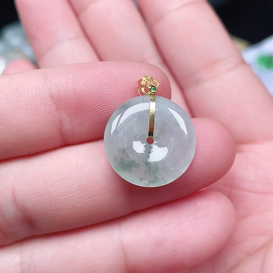 翡翠颈饰未镶嵌平安扣