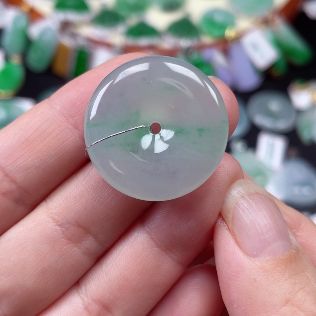 颈饰未镶嵌翡翠平安扣