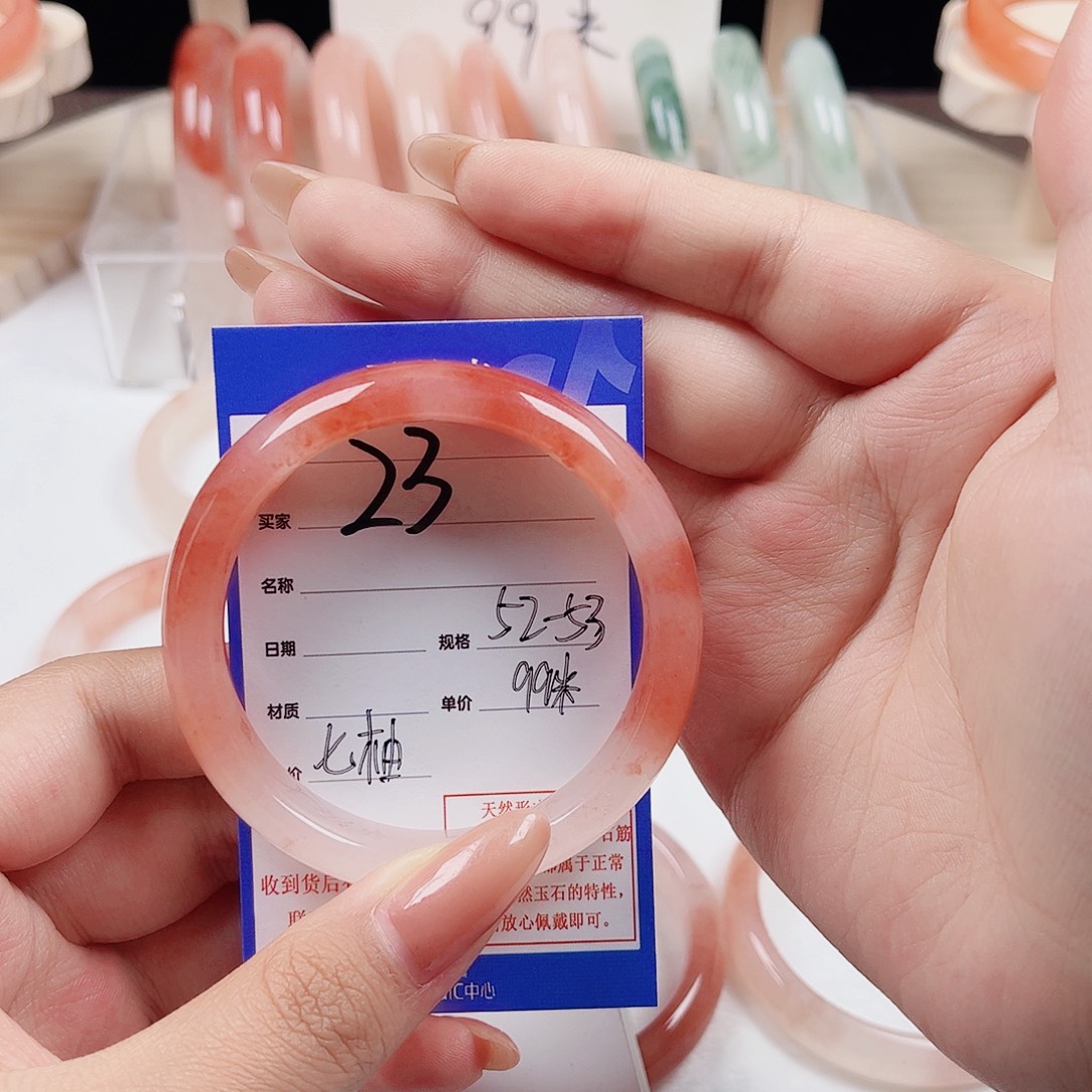 七***柚石英质玉未镶嵌手镯