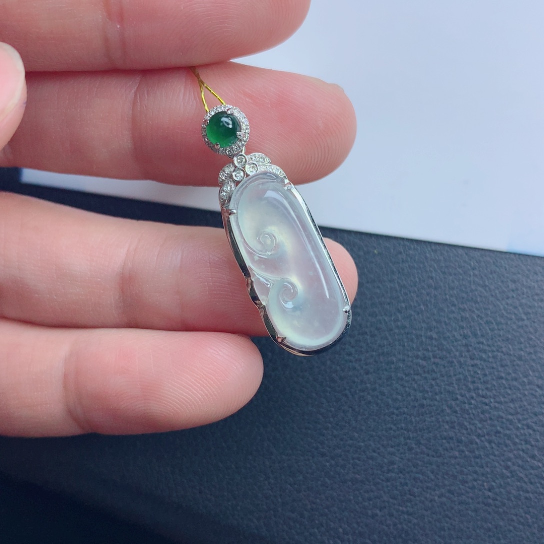 翡翠颈饰未镶嵌如意