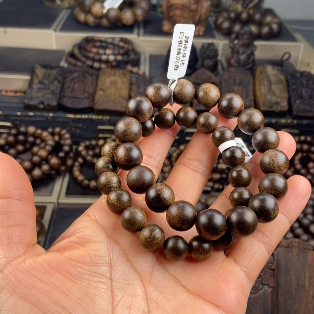 沉香手串由*飞越南芽庄白棋玉化