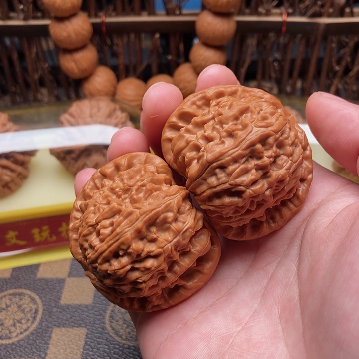 文玩核桃吊坠白狮子44微修