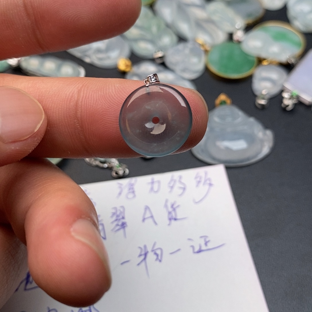 颈饰18K金镶嵌翡翠