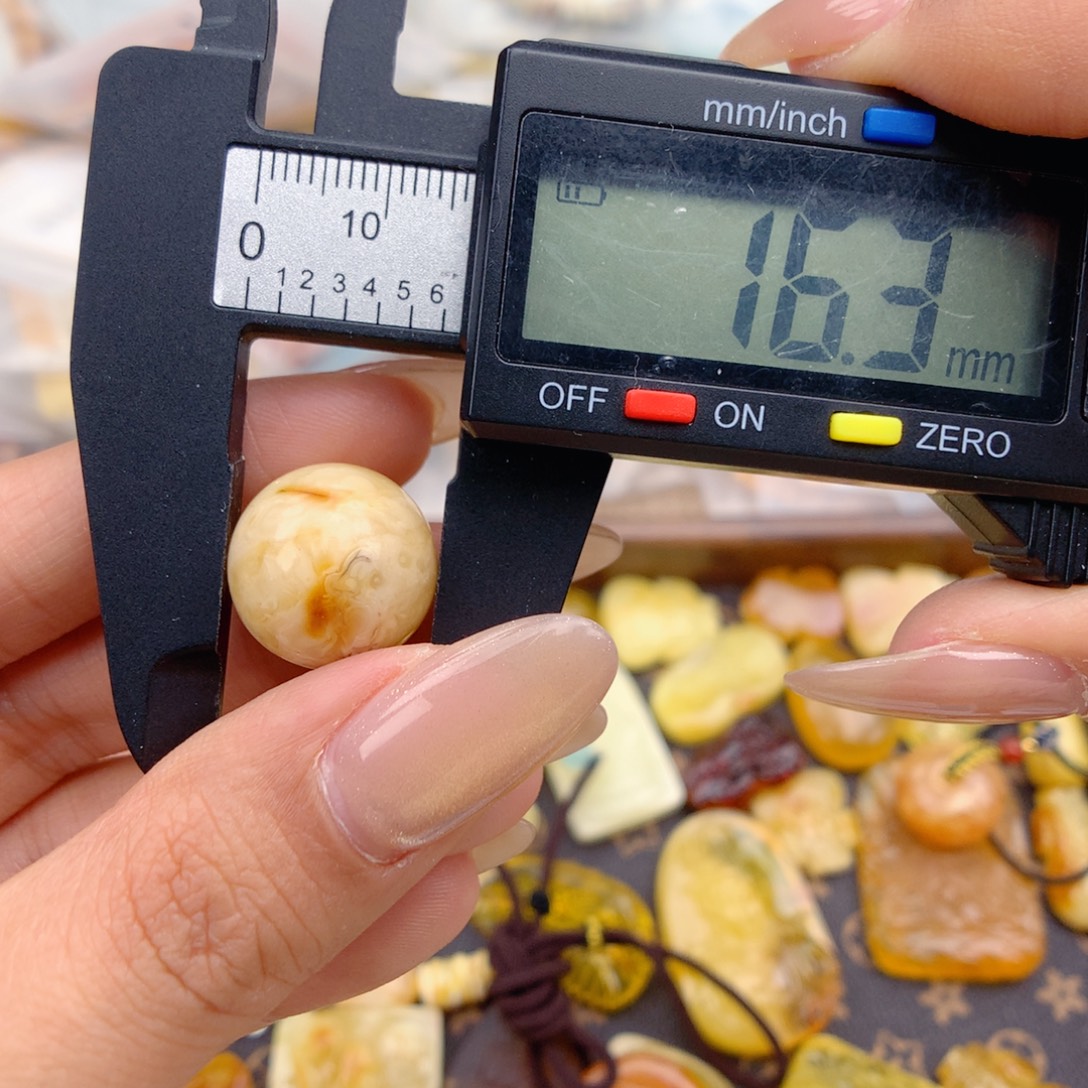 琥珀未镶嵌珠宝奇石