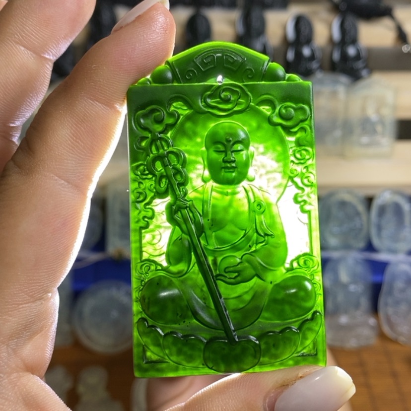 【闪购商品】蛇纹石玉未镶嵌颈饰