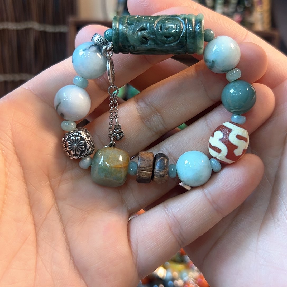 翡翠颈饰未镶嵌手串