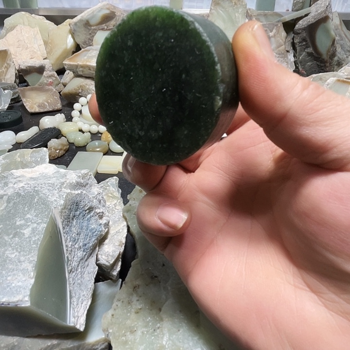 和田玉（糖玉）未镶嵌把件