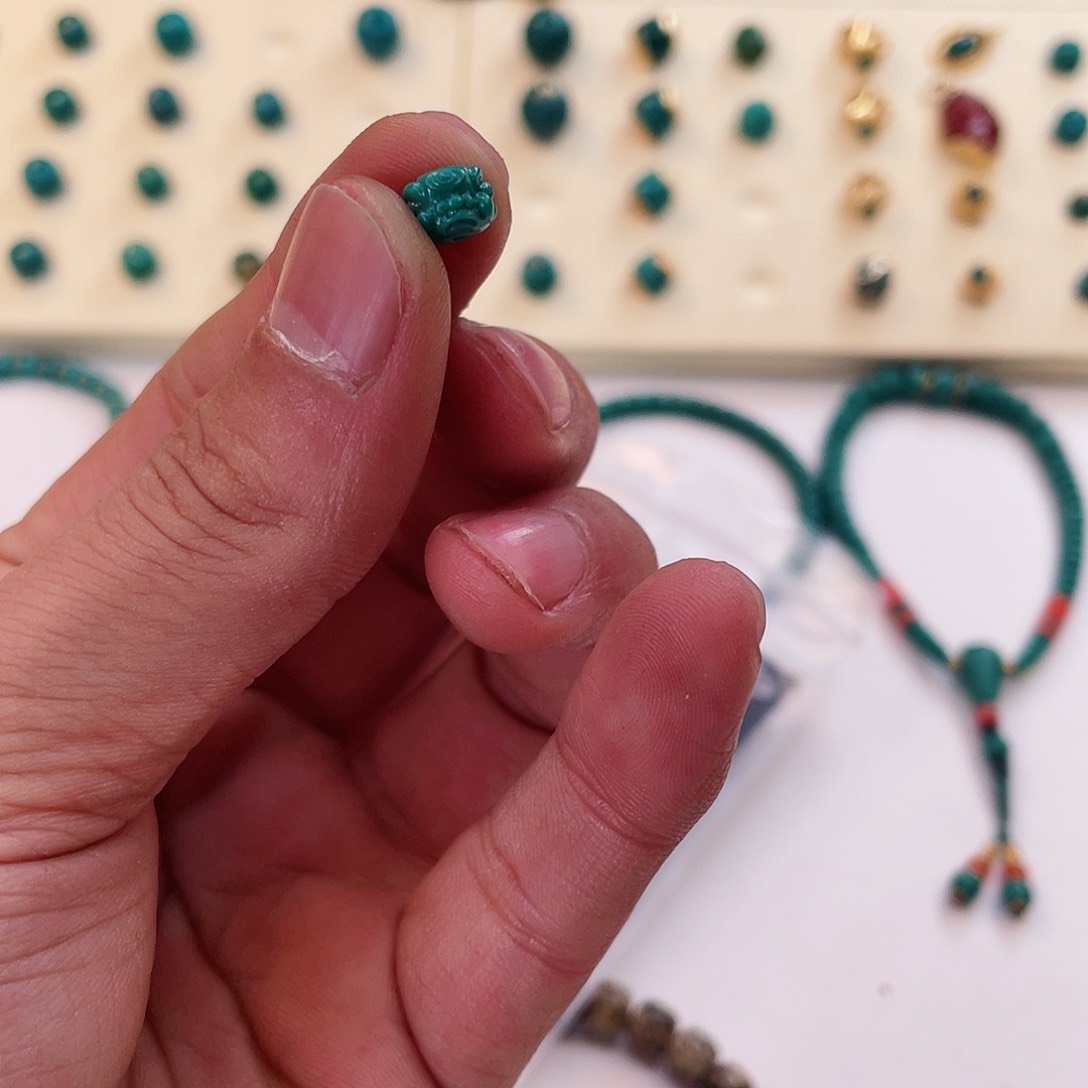 绿松石颈饰未镶嵌