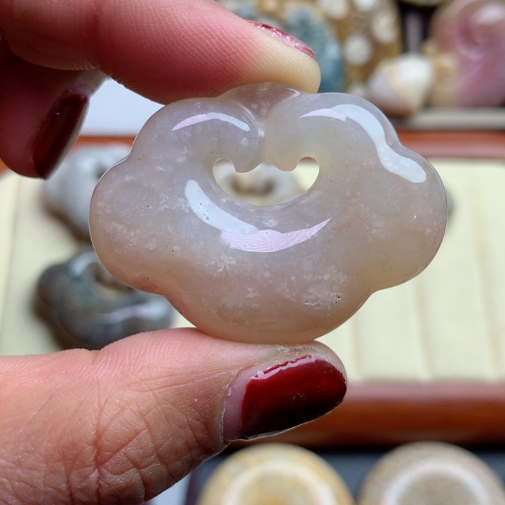 硅化珊瑚（珊瑚玉）颈饰未镶嵌