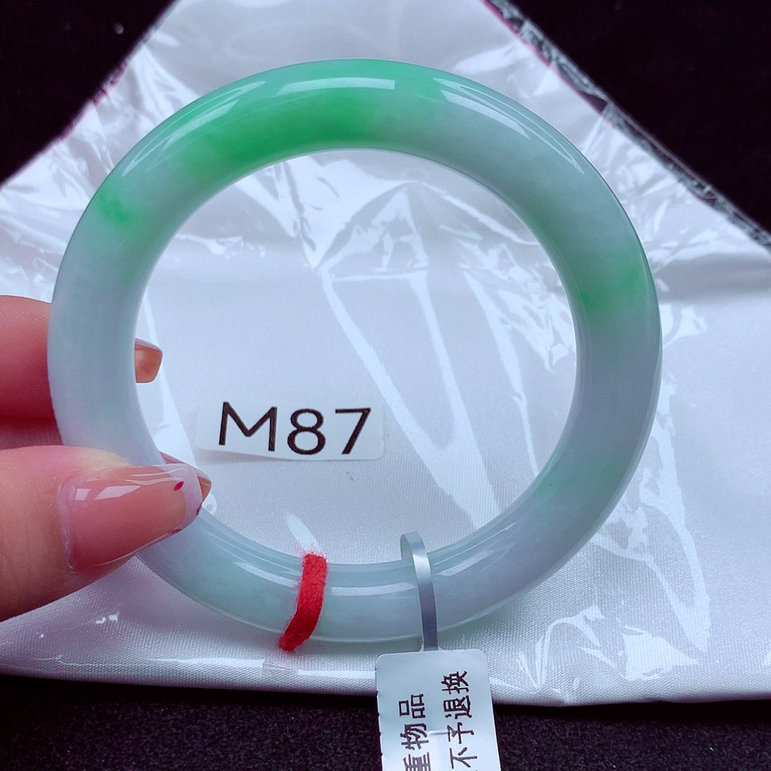 翡翠手镯未镶嵌天然缅甸