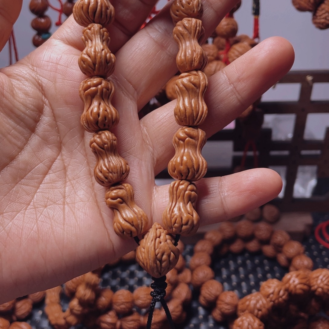 木质类龙纹桃枭手串