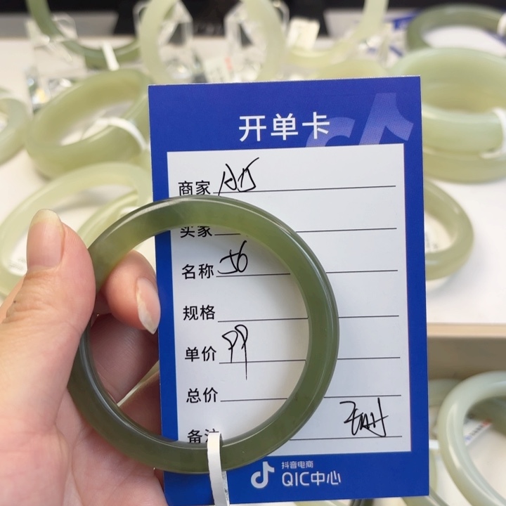 和田玉手镯未镶嵌柠**果