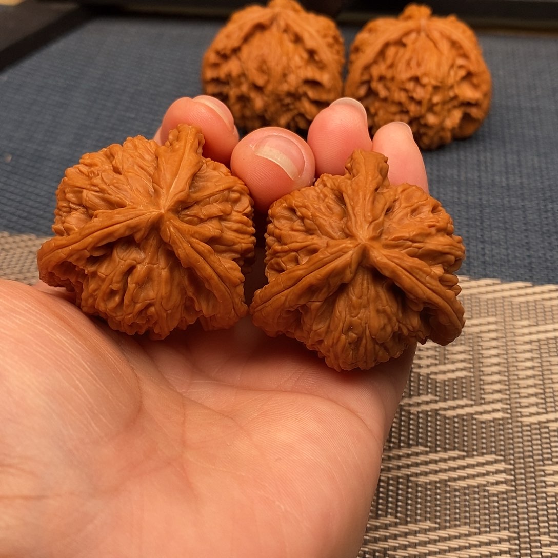 运***人文玩核桃吊坠三棱