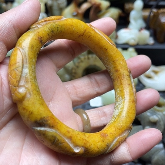 和田玉（糖玉）未镶嵌手镯