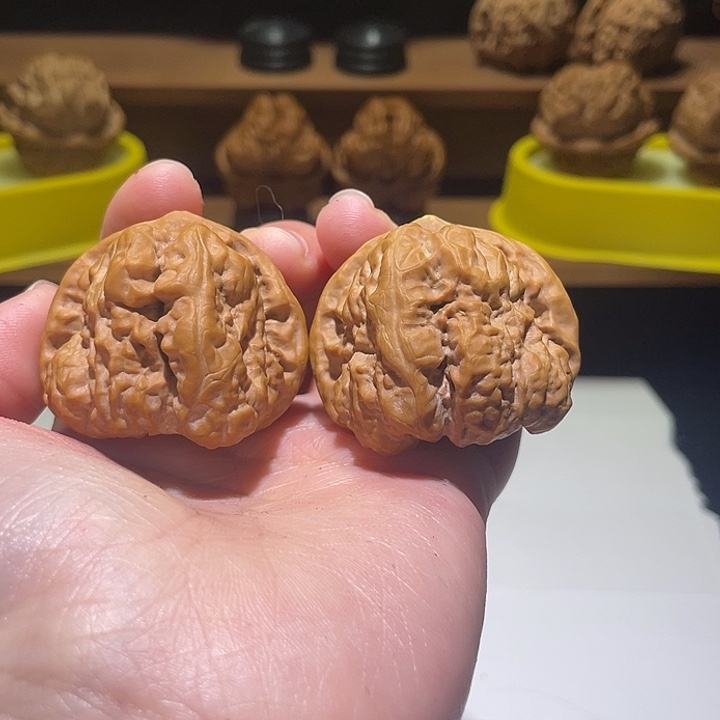 文玩核桃吊坠滚****儿蛤蟆头浮黄