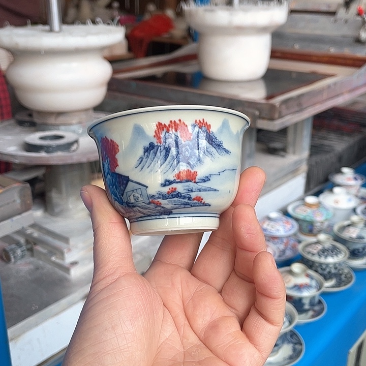 青花釉下彩杯子哈