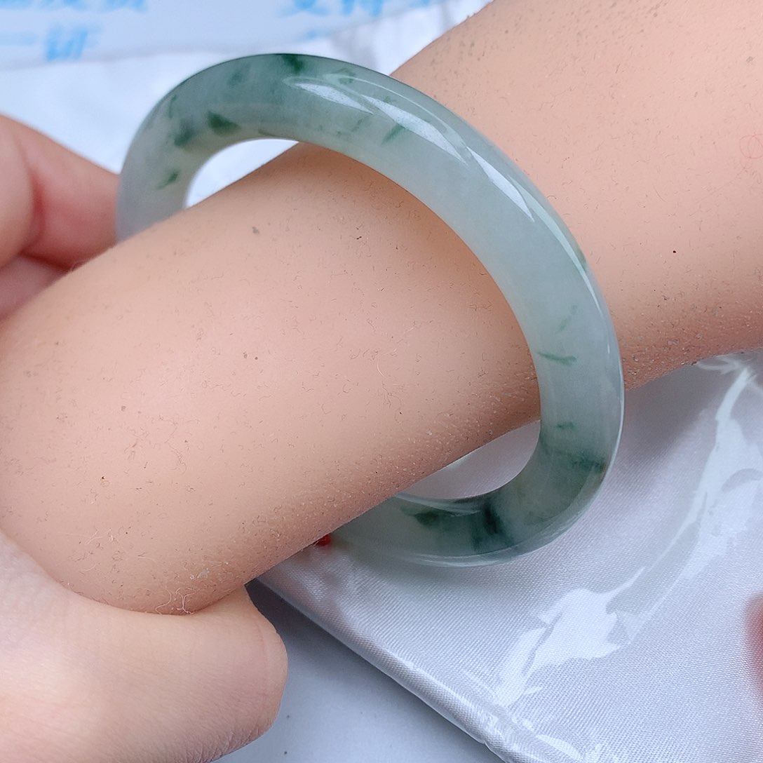 翡翠手镯（圆镯）未镶嵌天然