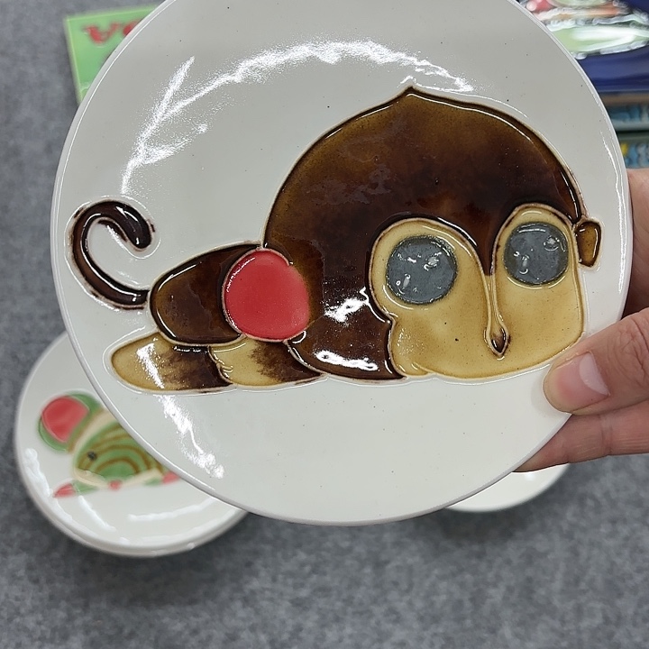 陶瓷板画直径15猴子
