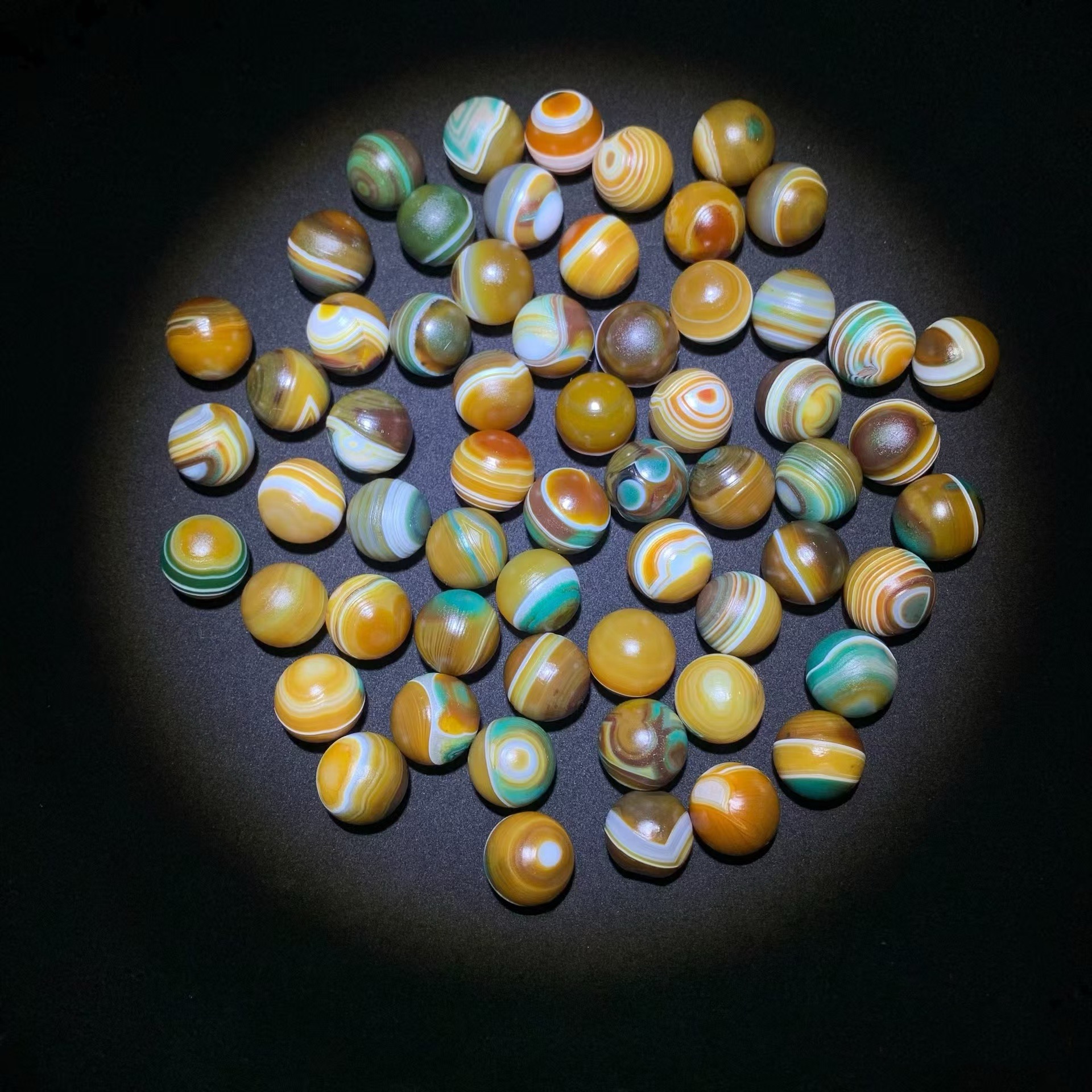 阿拉善奇石玛瑙螺纹玛瑙珠子卡20左右天然作品手工打磨