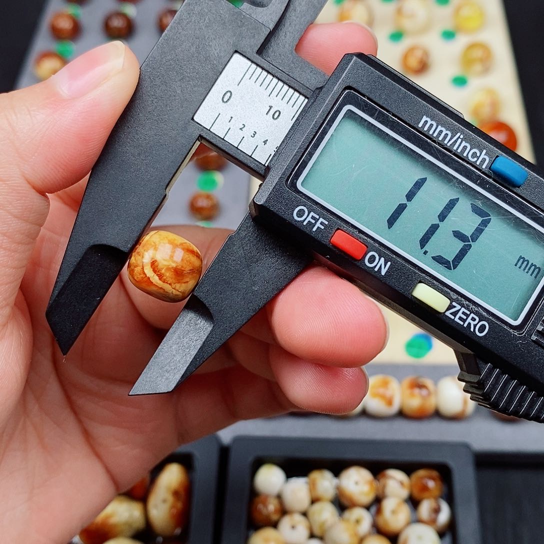 蜜蜡裸石未镶嵌蜜蜡