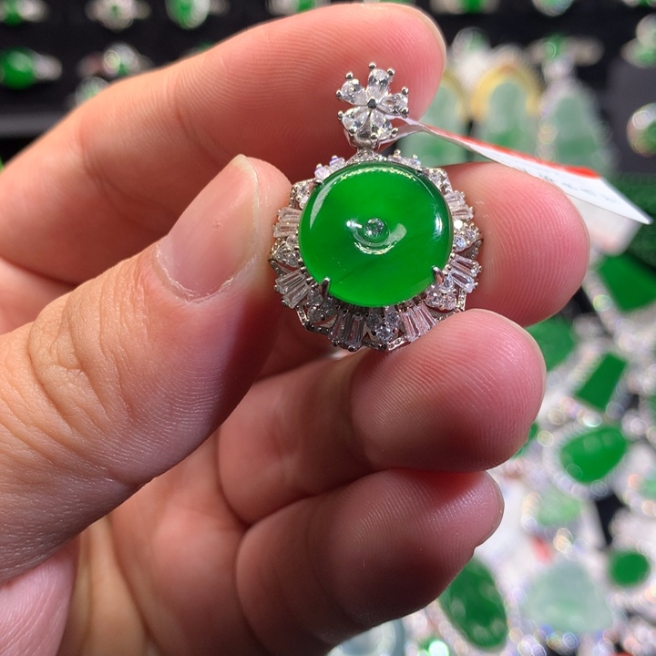 【闪购商品】翡翠颈饰银S925镶嵌平安扣