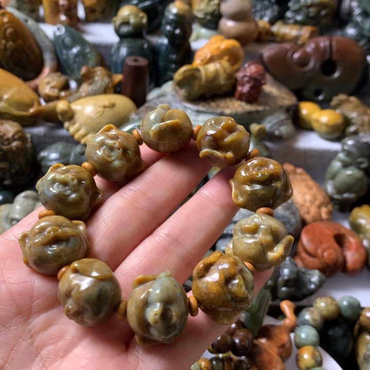 未镶嵌岫岩河磨玉（透闪石质玉）把件