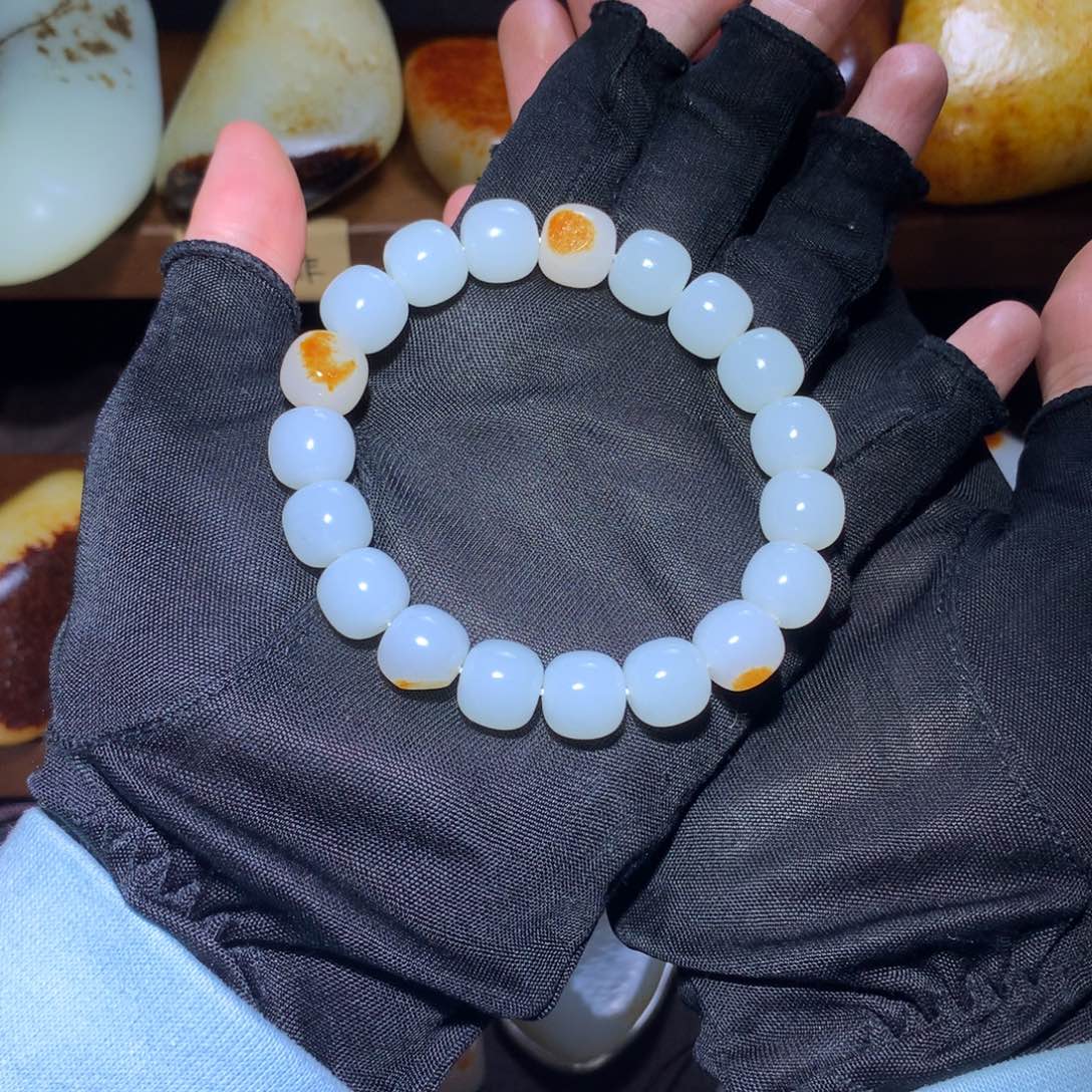 :***风和田玉未镶嵌颈饰