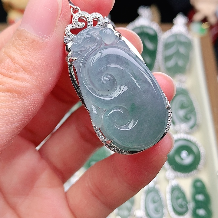 颈饰银S925镶嵌翡翠吊坠