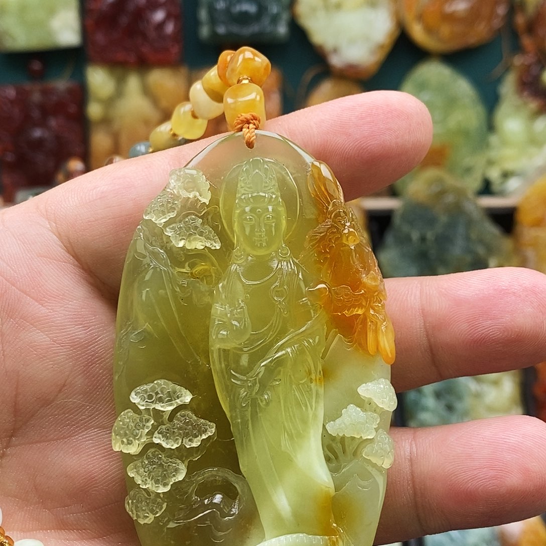 范***玉蛇纹石玉未镶嵌颈饰观音