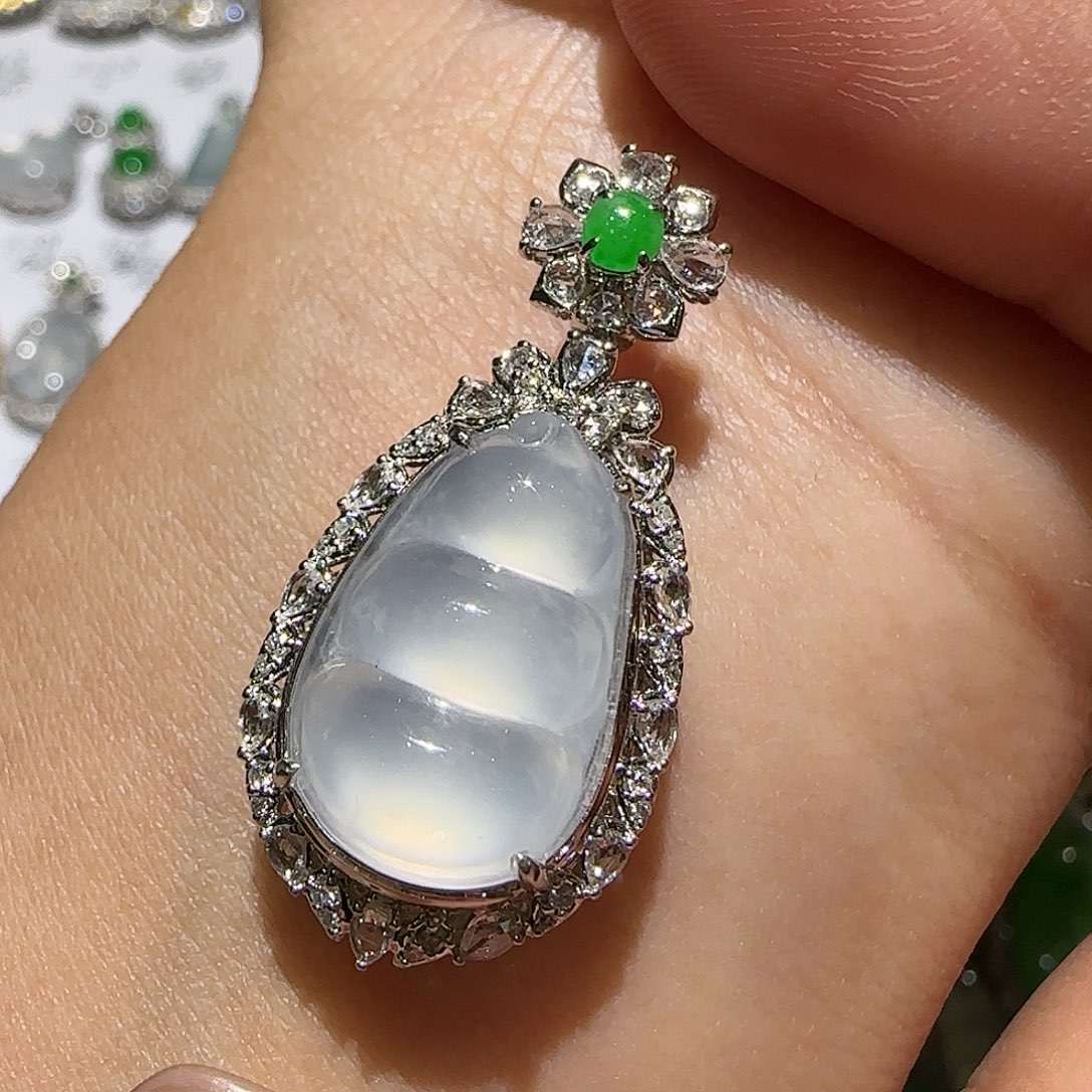 【闪购商品】颈饰18K金镶嵌翡翠天然