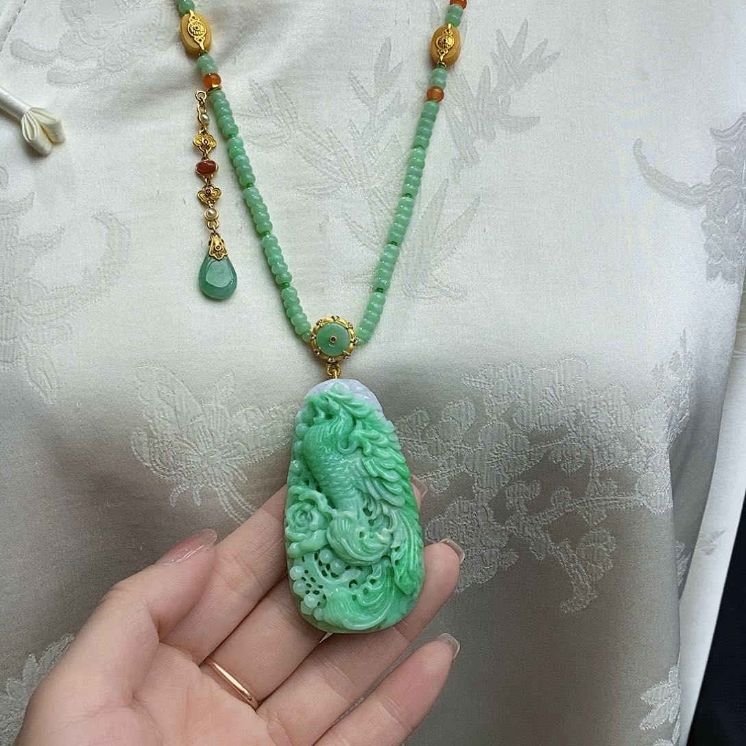 翡翠颈饰未镶嵌天然