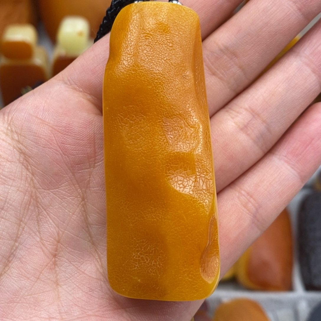 琥珀吊坠(赠链)未镶嵌