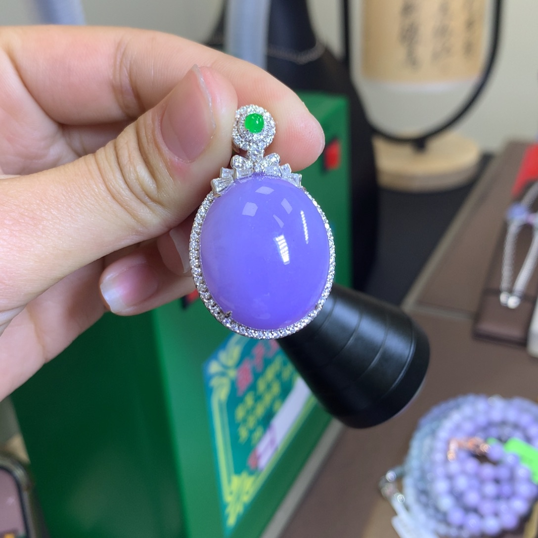 翡翠颈饰18K金镶嵌翡翠