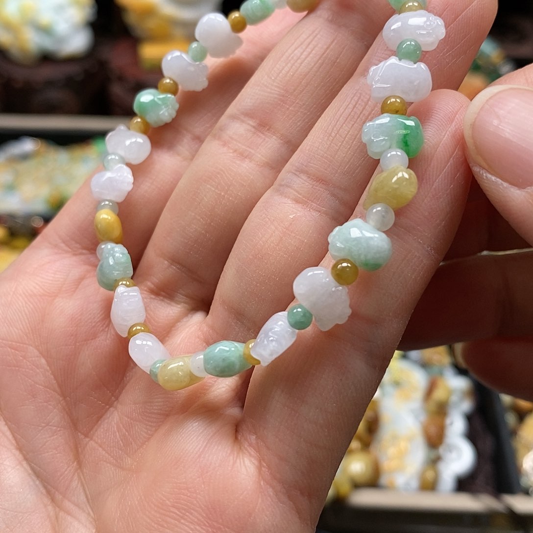 翡翠颈饰未镶嵌翡翠