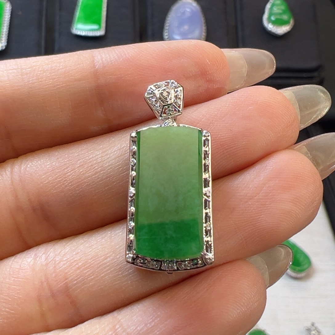 翡翠颈饰18K金镶嵌收货48小时鉴赏期