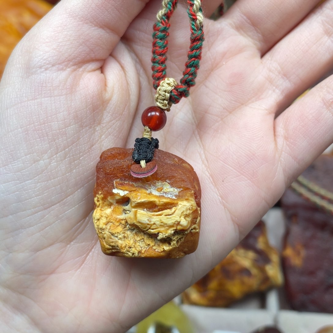 琥珀珠宝奇石未镶嵌