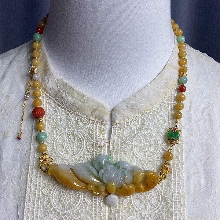 翡翠吊坠(赠链)未镶嵌翡翠黄翡雕刻莲花吊坠