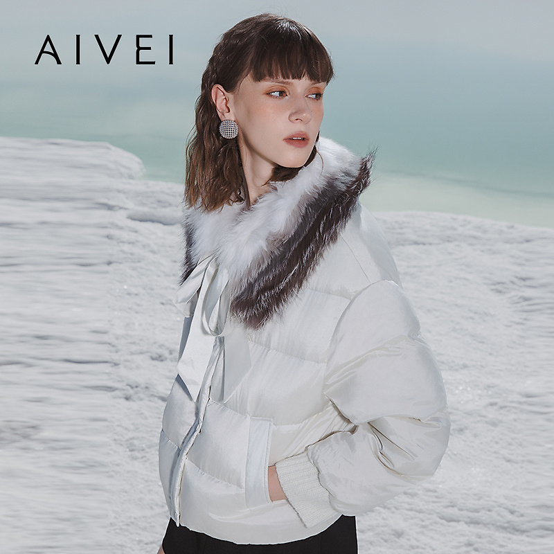【陈大可专属】AIVEI欣贺冬季减龄百搭狐狸毛领白色泡芙R768402B