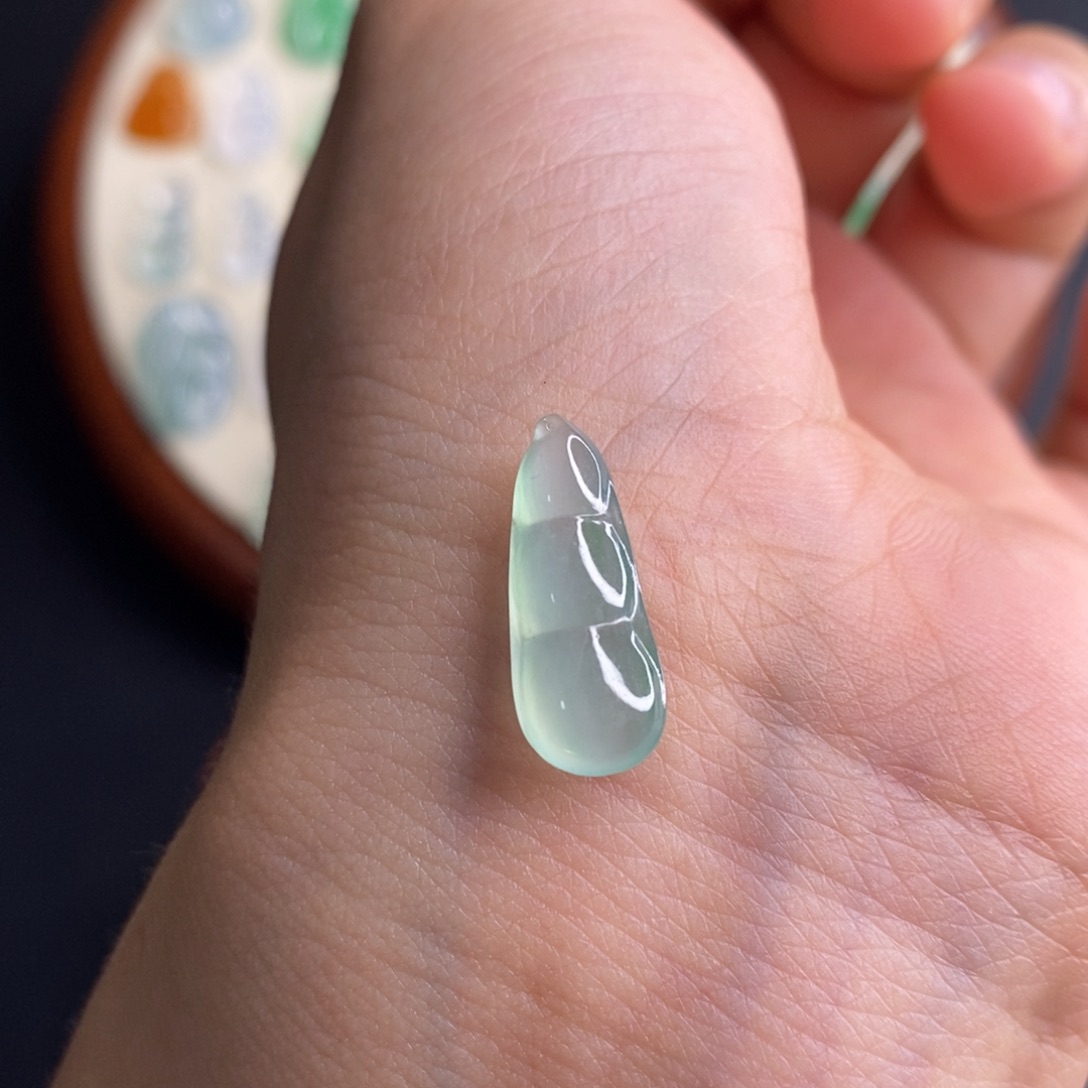 翡翠未镶嵌颈饰缅料甜绿豆子