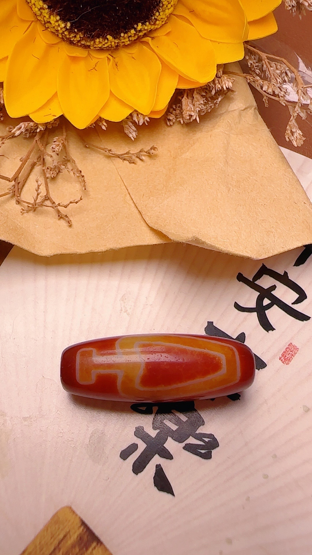 红肉宝瓶 牛血红色牙黄沁色高油包浆手绘图腾可手戴尺寸29.3×10.3