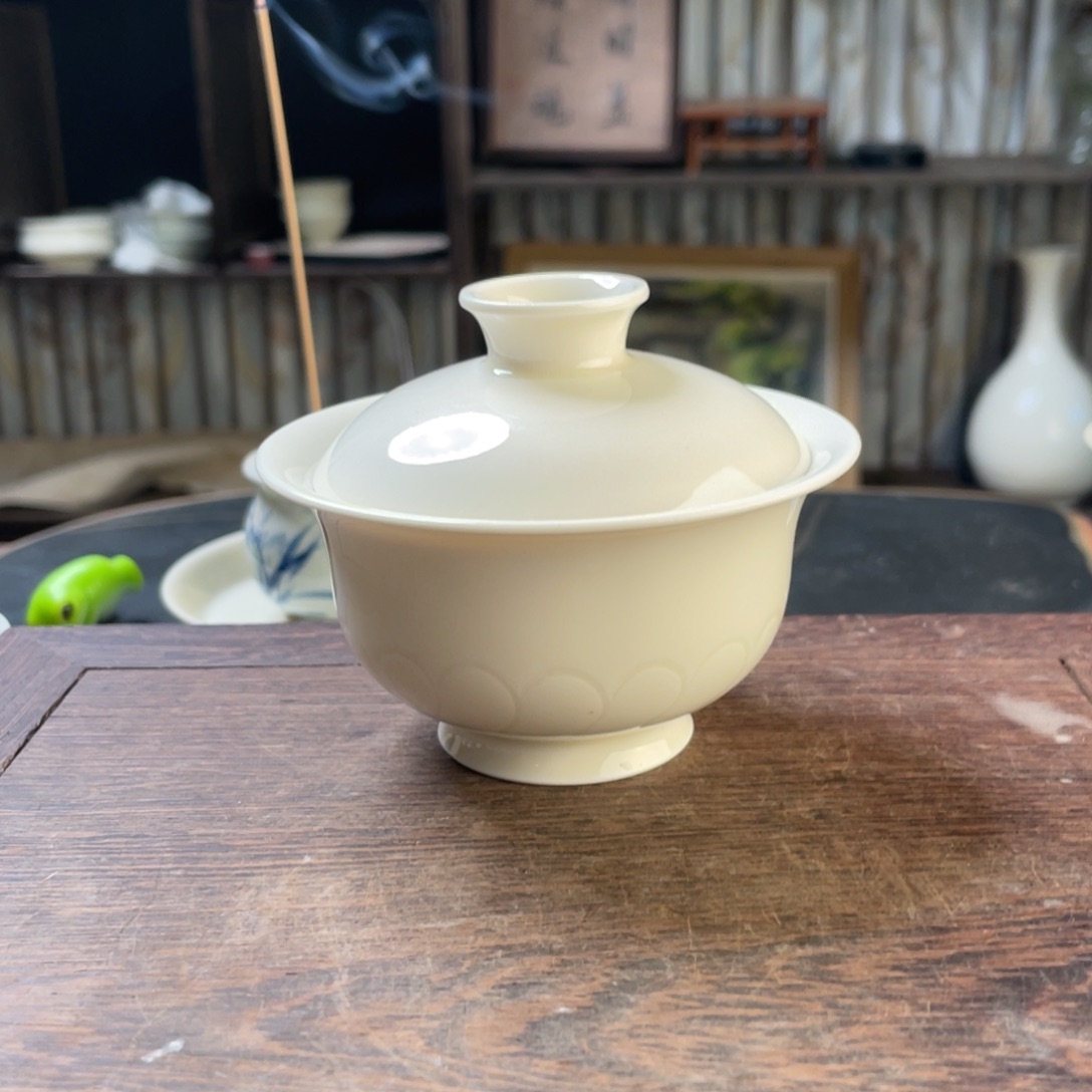 定窑白釉刻花纹饰元宝盖碗