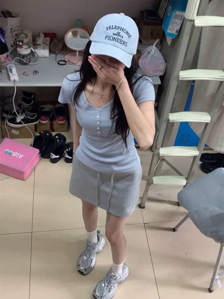 美式复古V领正肩短袖t恤女2025夏季设计感小众纯欲甜辣风短款上衣
