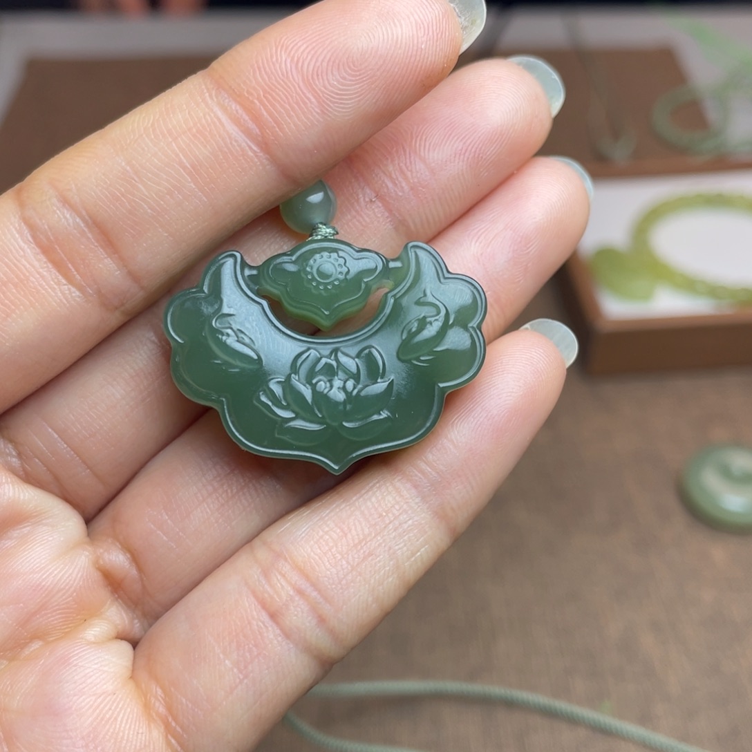 和田玉未镶嵌颈饰