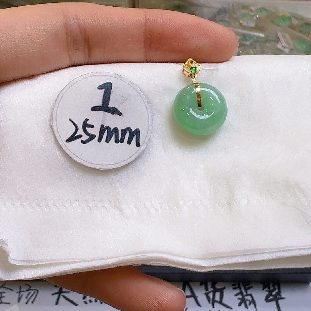 翡翠颈饰18K金镶嵌翡翠