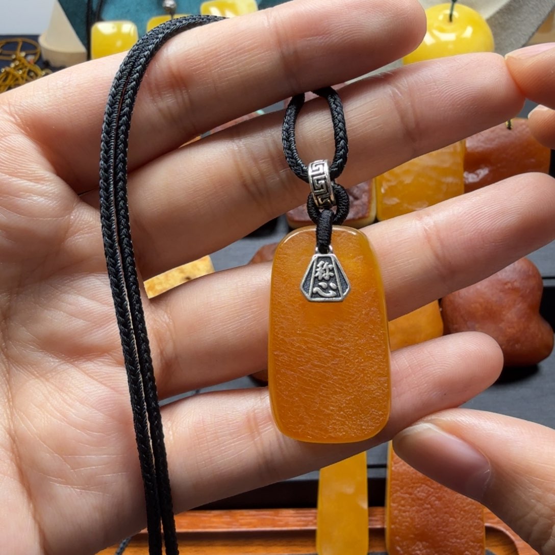 琥珀吊坠(赠链)未镶嵌