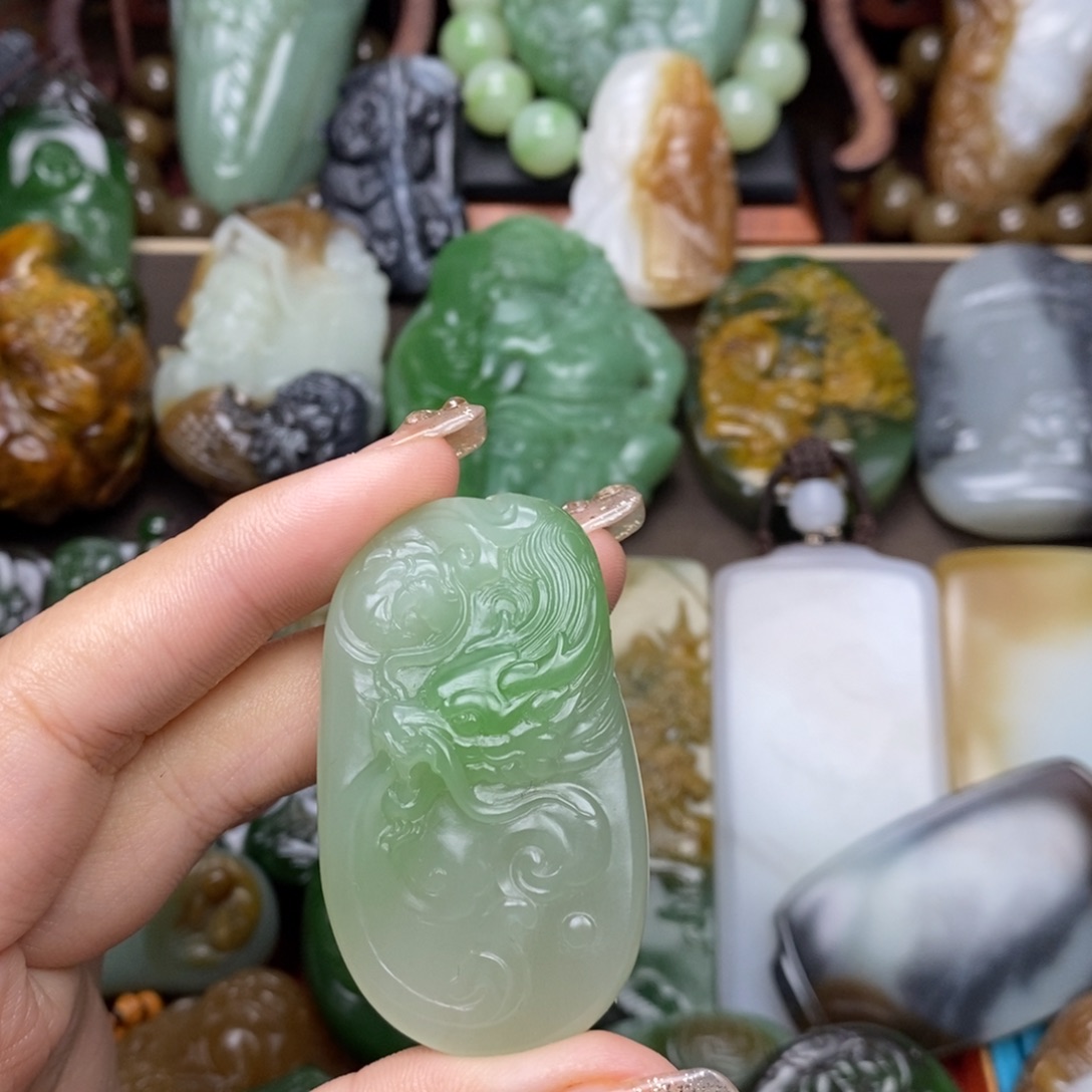 和田玉颈饰未镶嵌时*君