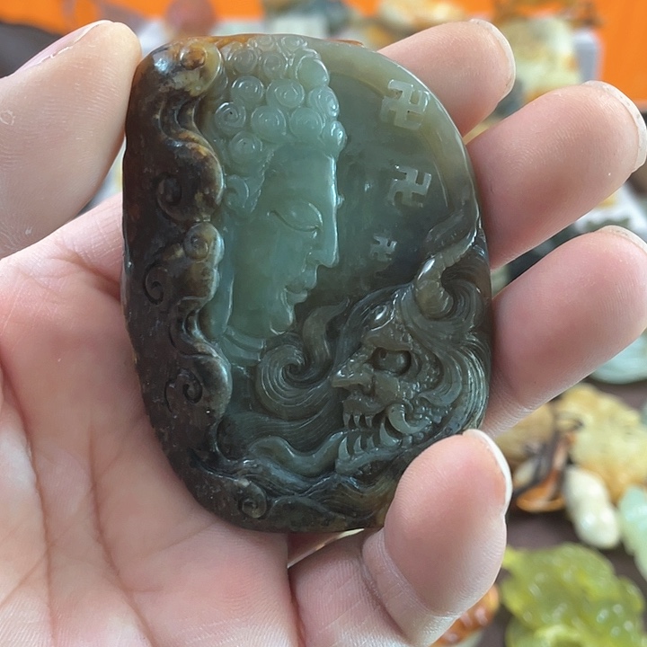 蛇纹石玉颈饰合金