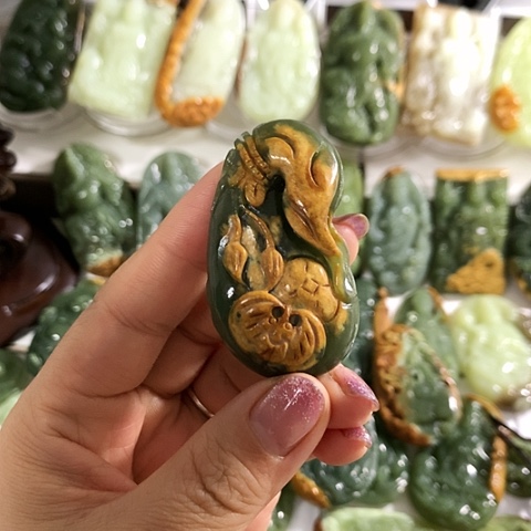 岫岩河磨玉（透闪石质玉）吊坠未镶嵌